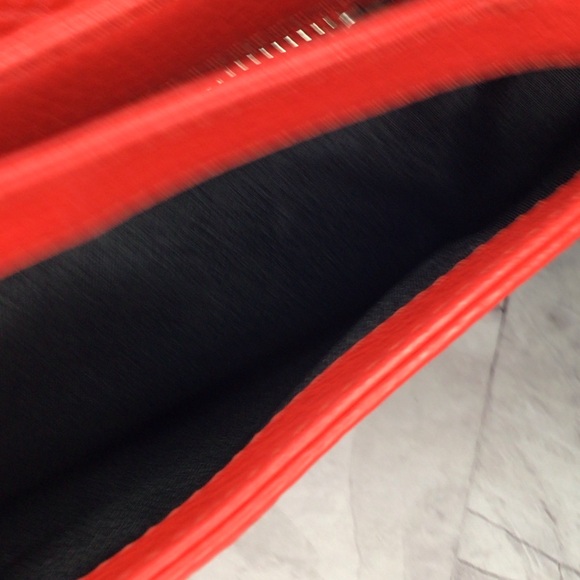 Auxiliary Vibrant Red Crossbody Bag - Picture 9 of 10